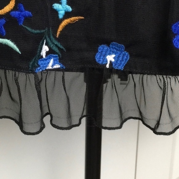 🎉 SALE Du Jour Embroidered Tulle Top - Picture 4 of 9